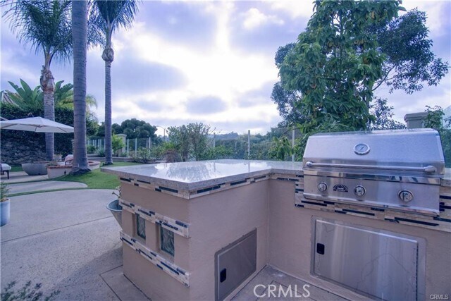 Building Photo - 13 Bernay