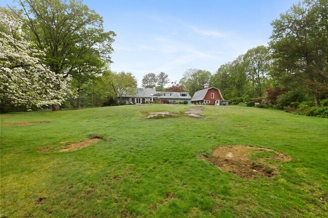 Building Photo - 1025 Old White Plains Rd