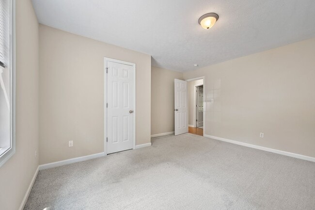 Building Photo - 4 Bedroom Home in Lynchburg
