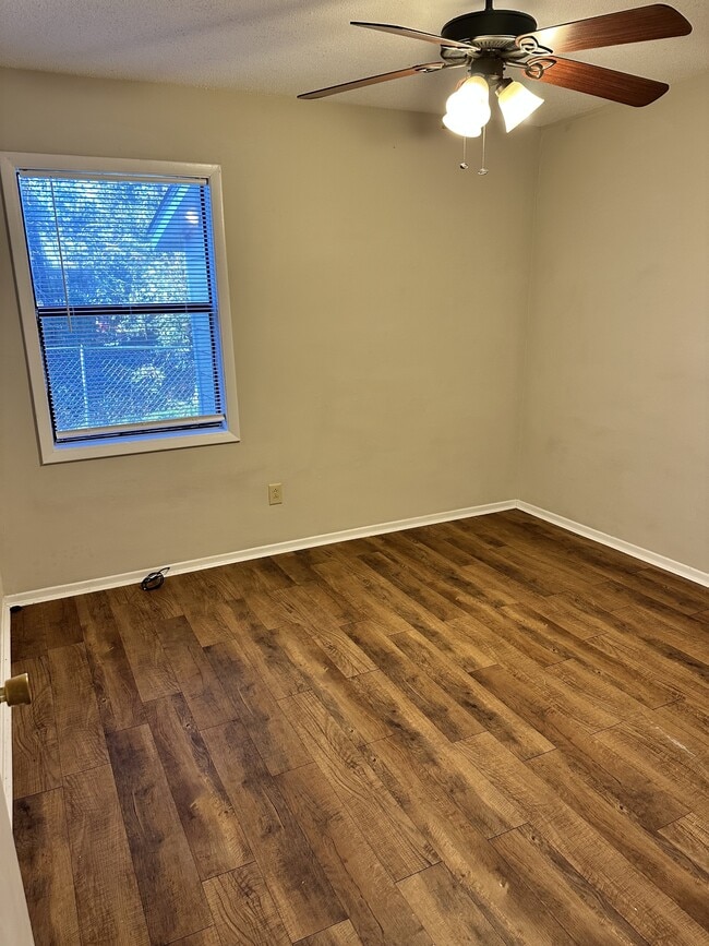 Building Photo - 138 Village Ct