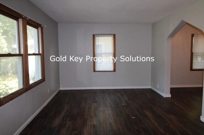 Building Photo - 4 Bedroom House Close to Ball State University. (NO SECTION 8)