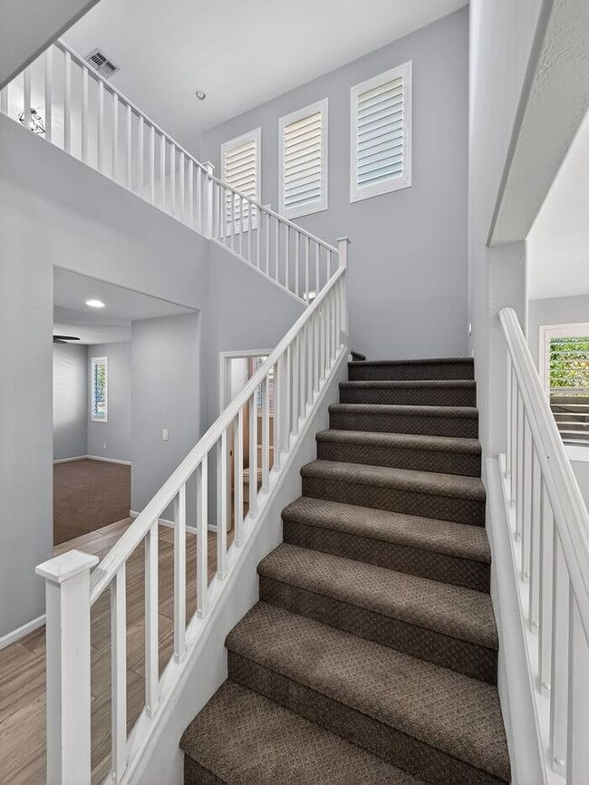 Building Photo - Stunning 5 Bed/5Bath Home in Gated Community – Over 3,100 SqFt of Modern Living -New Carpet throu...