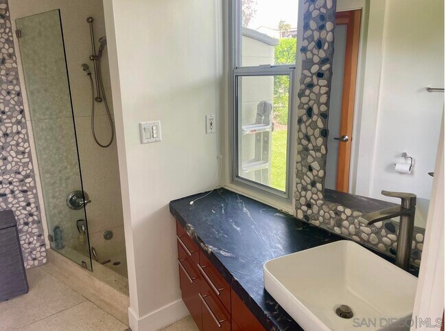 Building Photo - 1035 Klish Way