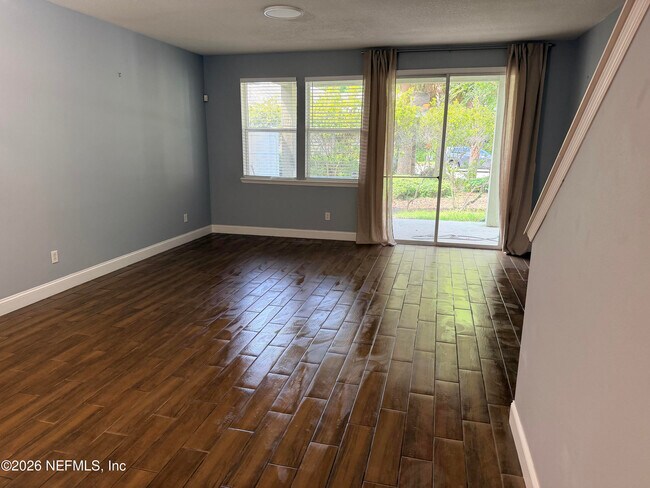 Building Photo - 8879 Inlet Bluff Dr