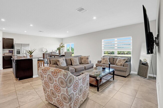 Building Photo - 712 Pomegranate Pl