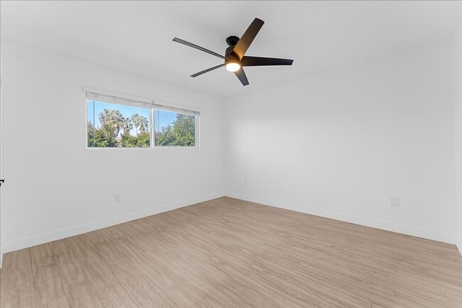 Building Photo - 376 N Ave 57