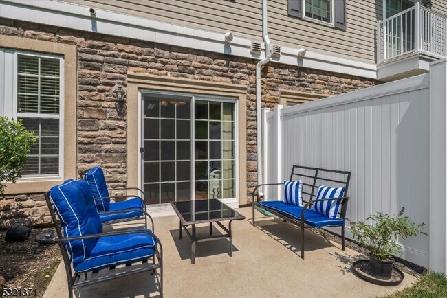 Building Photo - 209 Birch Ct