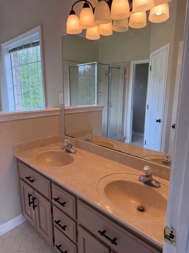 Building Photo - Beautiful 3 Bedroom 2 Bath in country setting