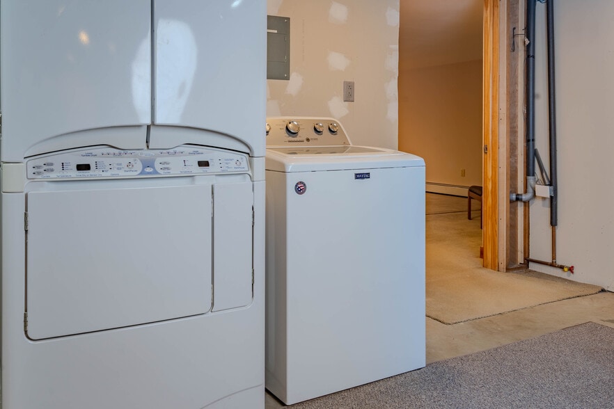 Building Photo - 215 Old Newtown Rd