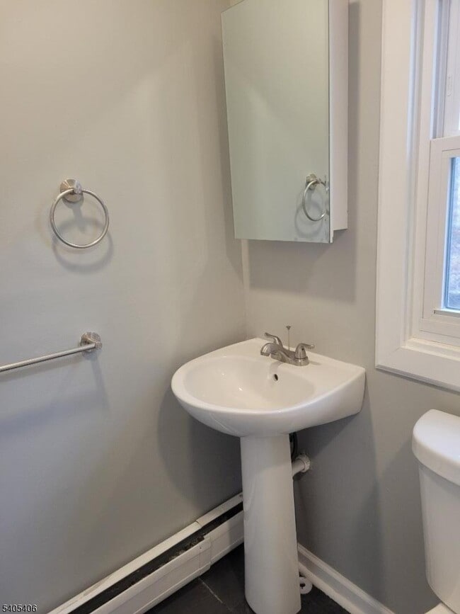 Building Photo - 16 Beech Ct