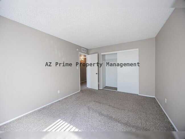 Building Photo - 4260 N 67th Dr