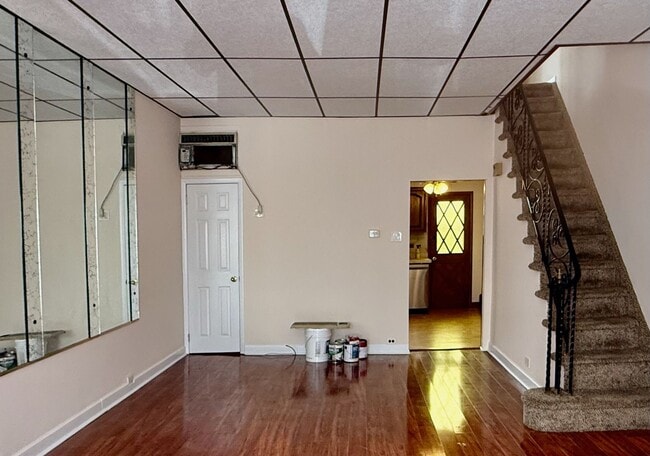 Building Photo - Spacious 3 BR / 1 BA HOUSE in Great South Philly location w/ Hardwood Flooring-Nice Kitchen-Washe...