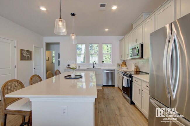 Building Photo - 5208 New Palm Ct