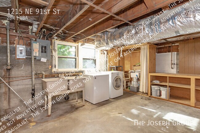 Building Photo - 1215 NE 91st St