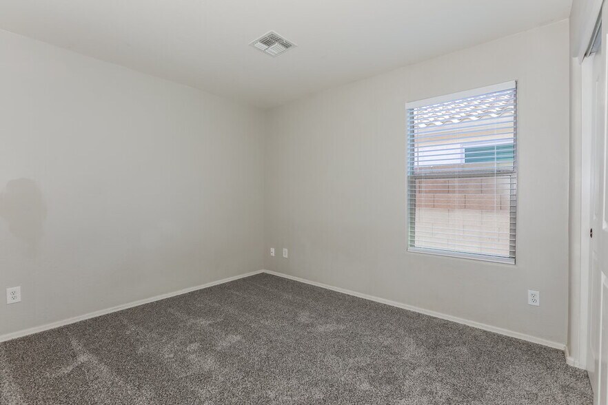 Building Photo - 484 W Gascon Rd