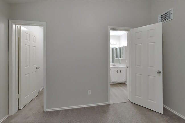 Building Photo - 7811 Bluff Trail Dr