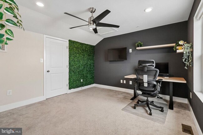 Building Photo - 6941 Waterbury Pl