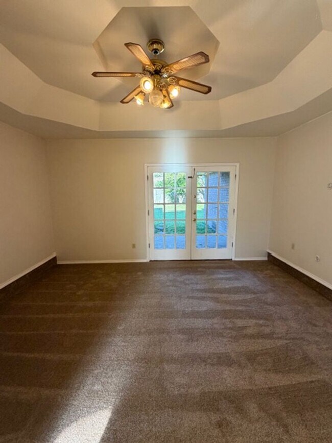 Building Photo - 1305 James Cir