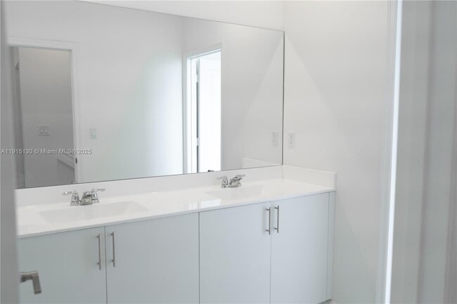 Building Photo - 16144 SW 148th Pl