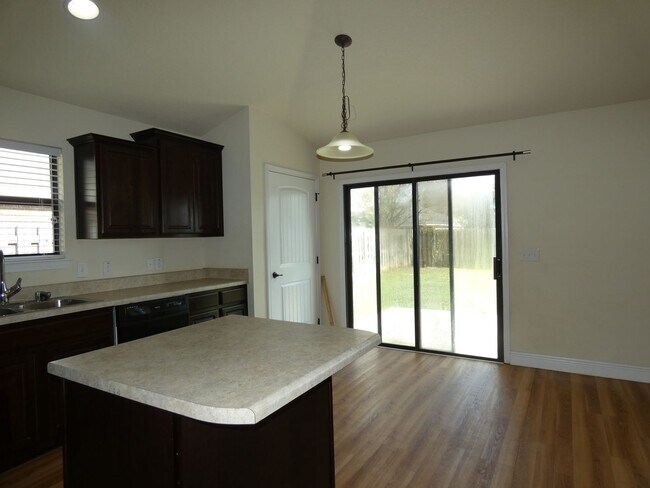 Building Photo - Charming 3-Bedroom Home
