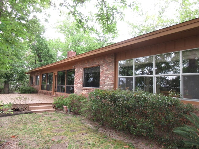 Building Photo - 631 Nelson Point Rd