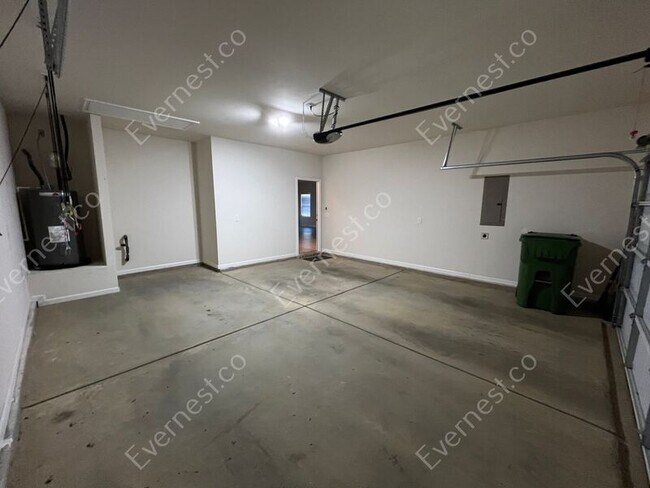 Building Photo - 136 Fernhill Dr NW