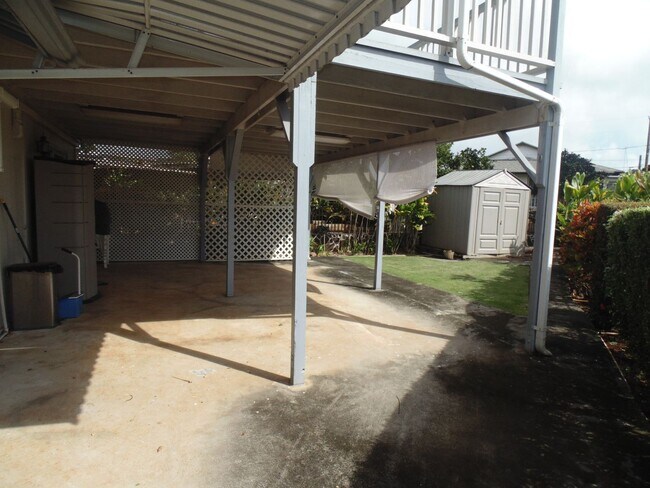Building Photo - Large partly furnished house in Pearl City - PET FRIENDLY!