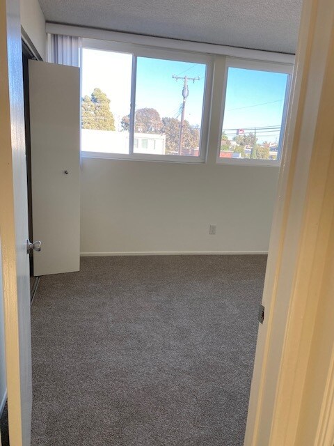 Upstairs 2 bedrooms - 21107 Victor St