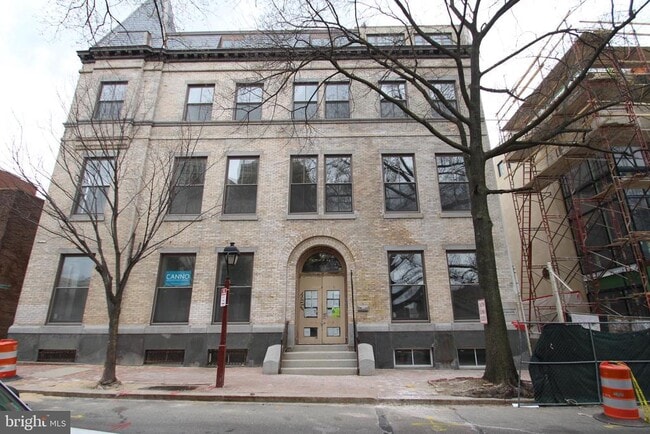 Building Photo - 220 S 3rd St