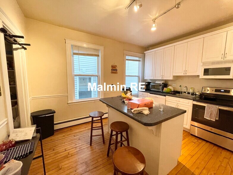 Building Photo - 19 Sachem St