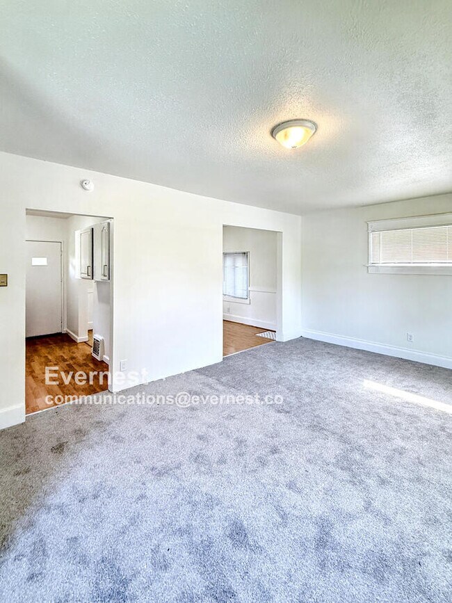 Building Photo - 1124 Vinal St