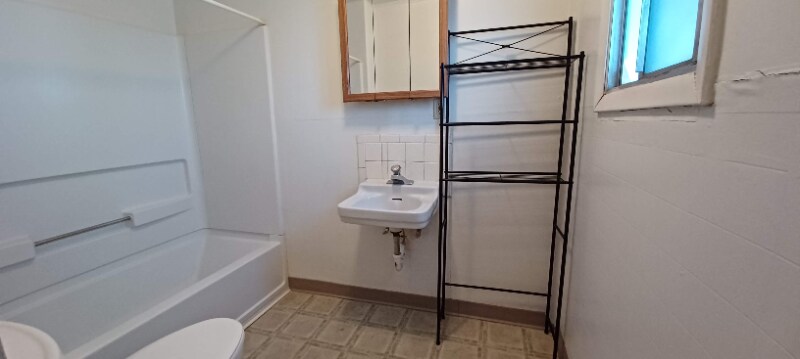 Building Photo - 842 E Yellowstone Hwy