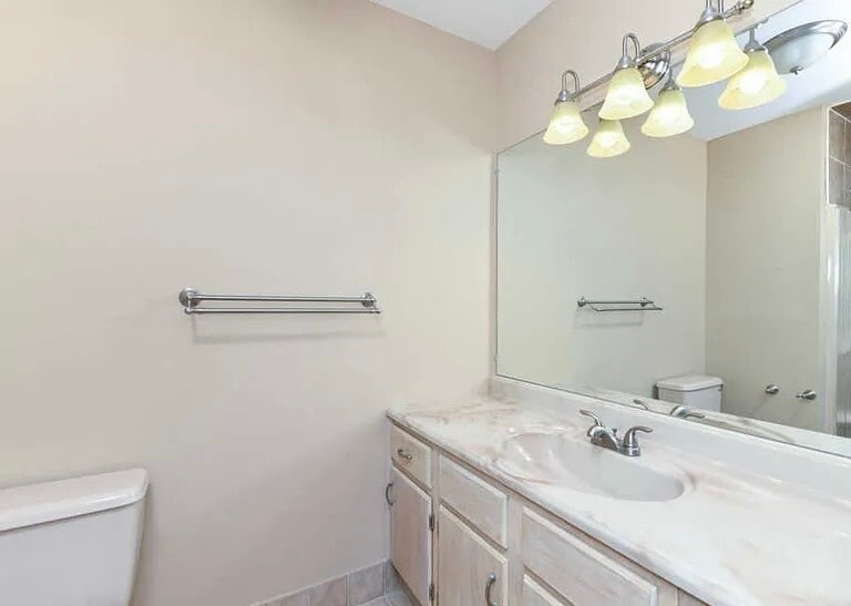 Master bathroom - 2 Belmont