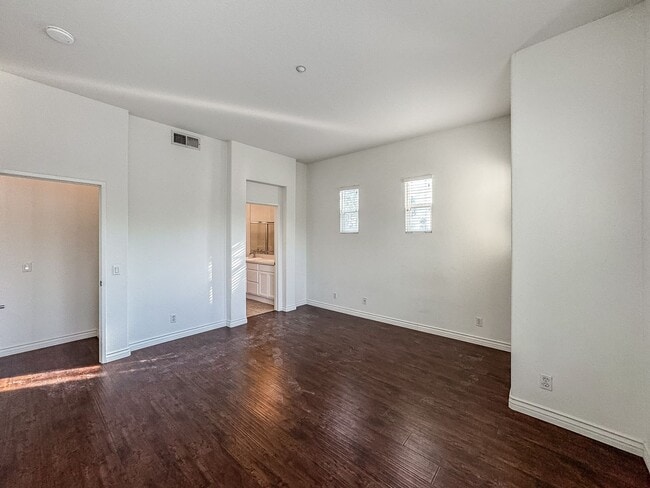 Building Photo - Beautiful 3 Bd/2Ba Spacious Home in Fullerton w/AC and Ample Community Amenities!