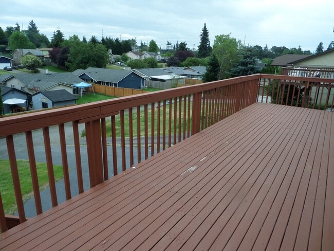 Building Photo - Great 3-Bedroom Duplex in North Tacoma - T...