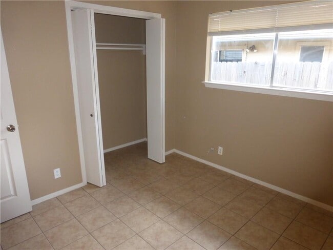 Building Photo - 7208 Lilac Ln