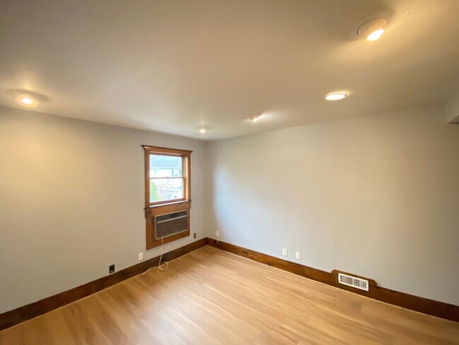 Building Photo - 10 Freeman Ct