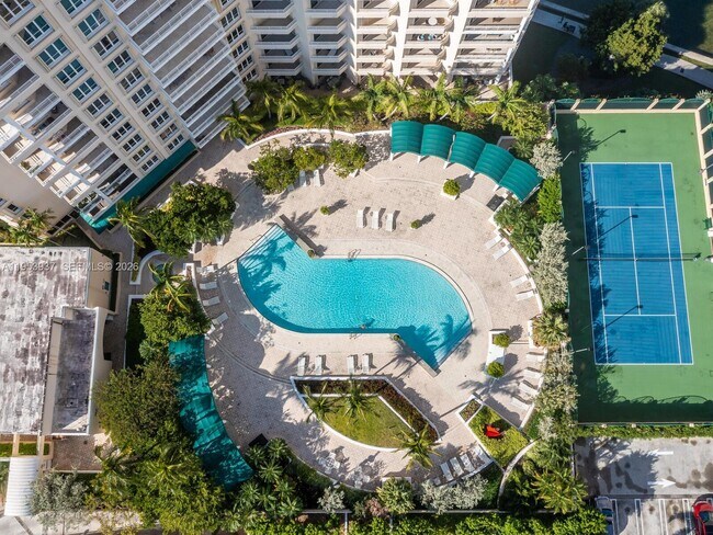 Building Photo - 888 Brickell Key Dr