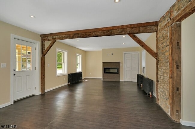 Building Photo - 619 S Main St