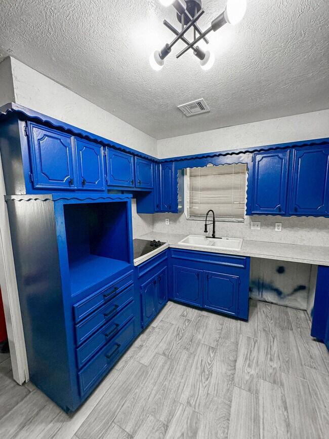 Building Photo - 2700 SW 85th St