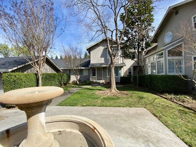 Building Photo - Updated 2 Bed 2 Story Napa Valley Club Con...