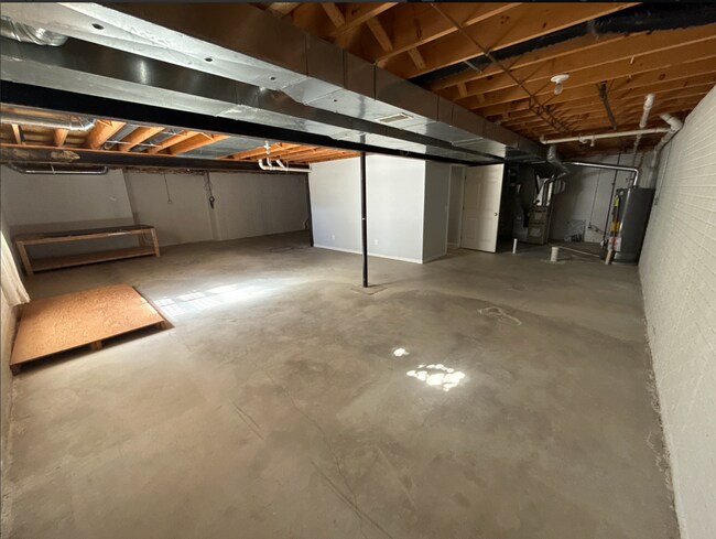 Building Photo - 3 Bed 2 Bath