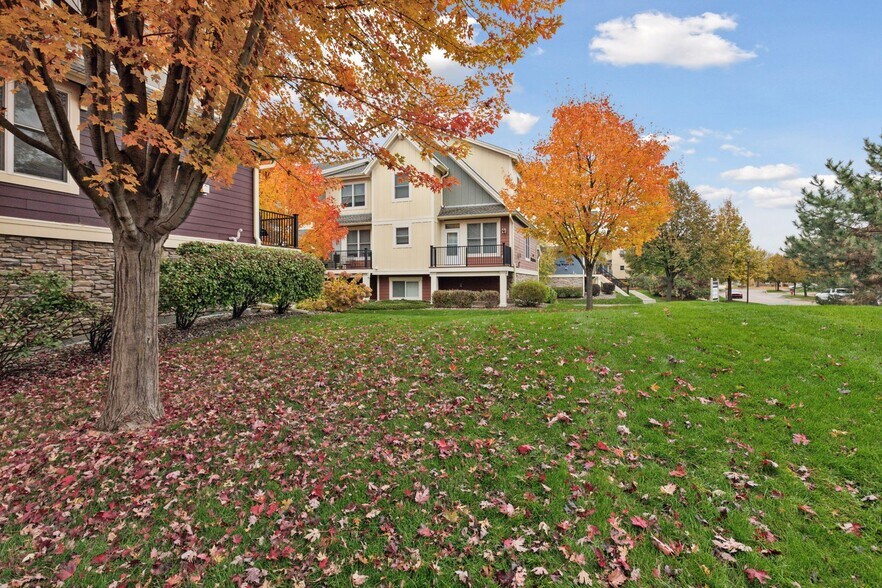 Building Photo - 10749 Falling Water Ln