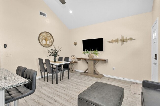 Building Photo - 286 Westchase St