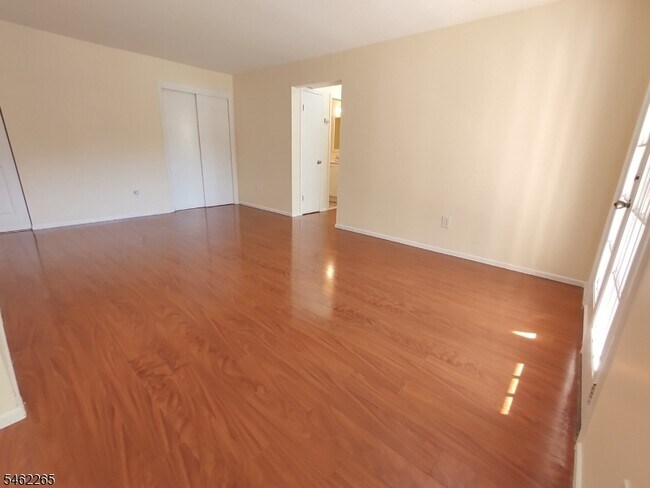 Building Photo - 1807 Green Hollow Dr