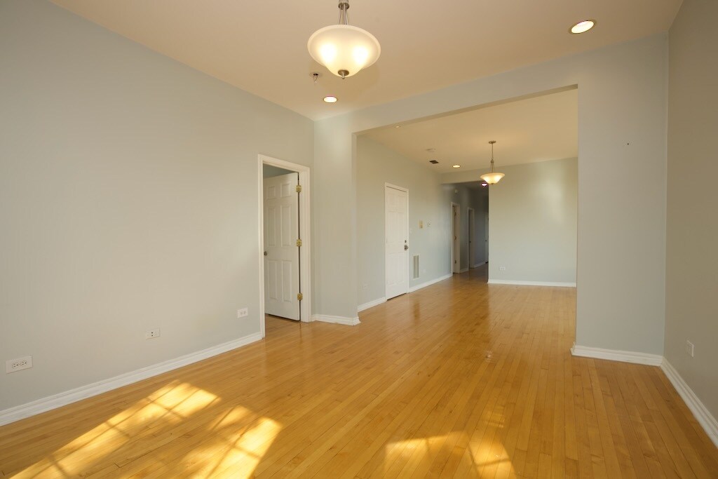 Building Photo - 2531 N Kildare Ave