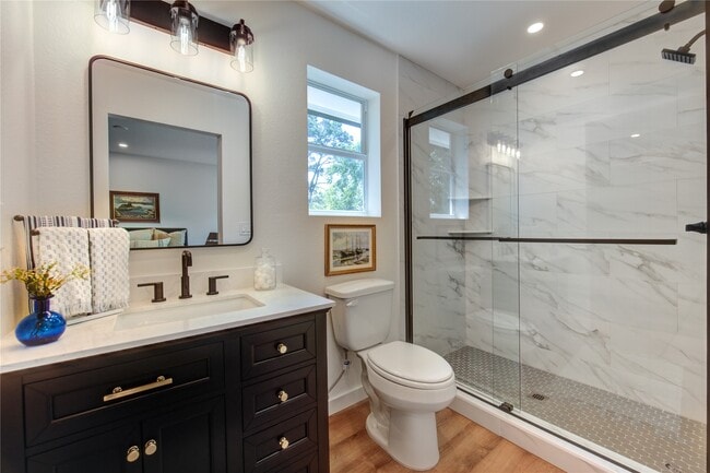 Building Photo - 11 E Obryant St