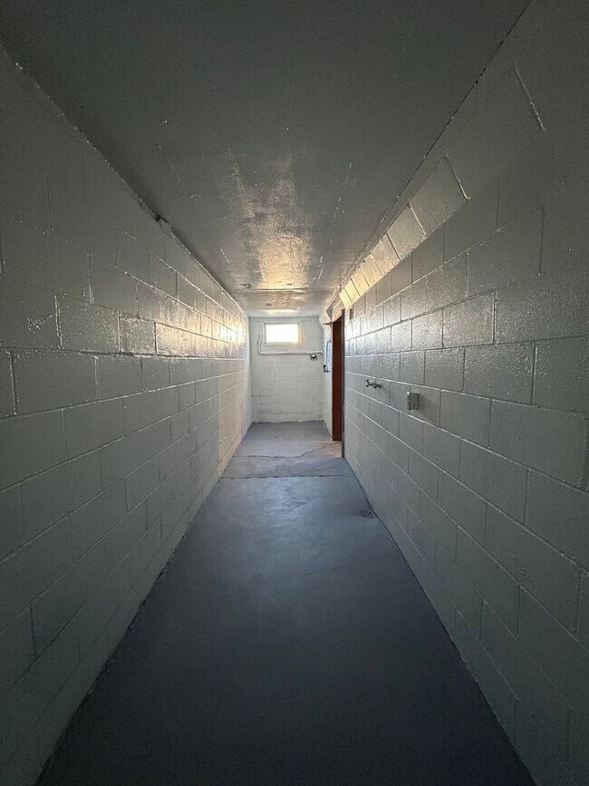 Building Photo - Black Milvus Rentals (6201 S. 42nd St.)