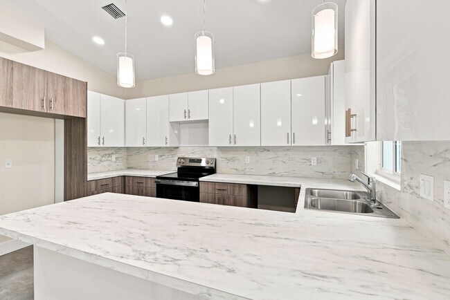 Building Photo - 4701 Evergreen Ave