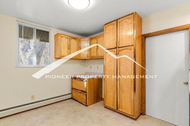 Building Photo - Charming 2 Bedroom Single Family Home
